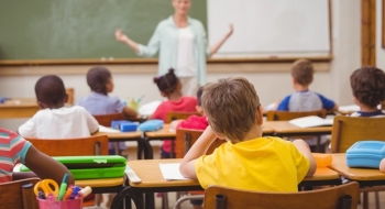 Educação pública de qualidade custaria até 5 vezes mais, diz estudo